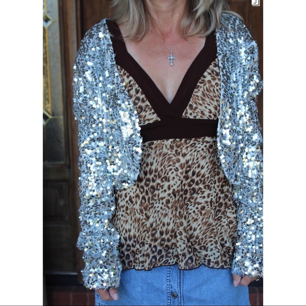 Vintage Leopard Print V-Neck Top! - Picture 2 of 4